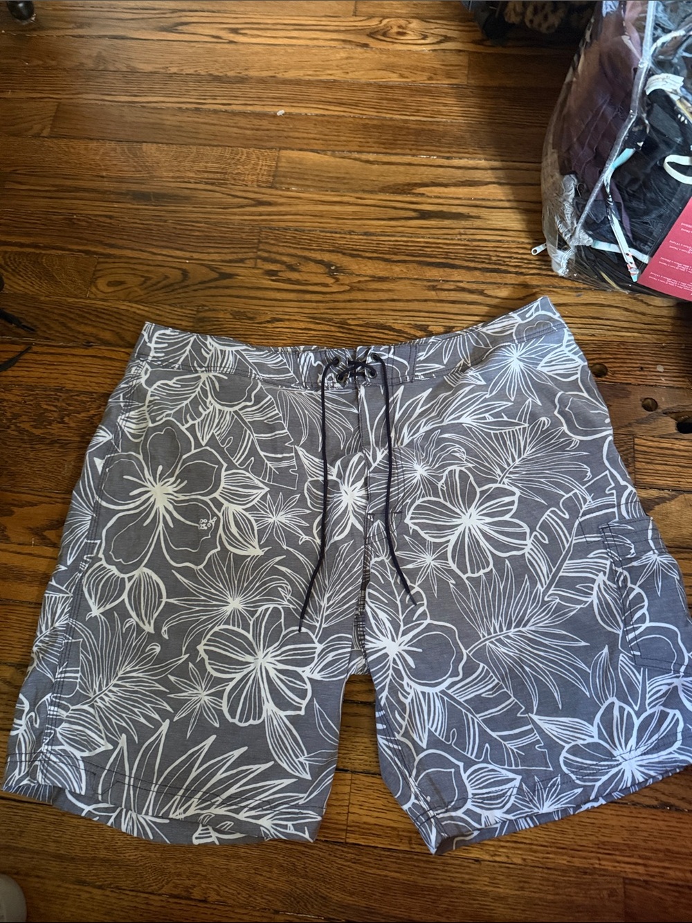 J.Crew Flex Swimwear Men’s Size 36 Gray White Floral Board Shorts Trunks